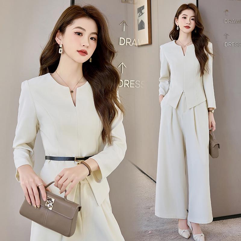 

Женский брючный костюм-двойка Весна 2025 с поясом HR1083 M: 45-54kg