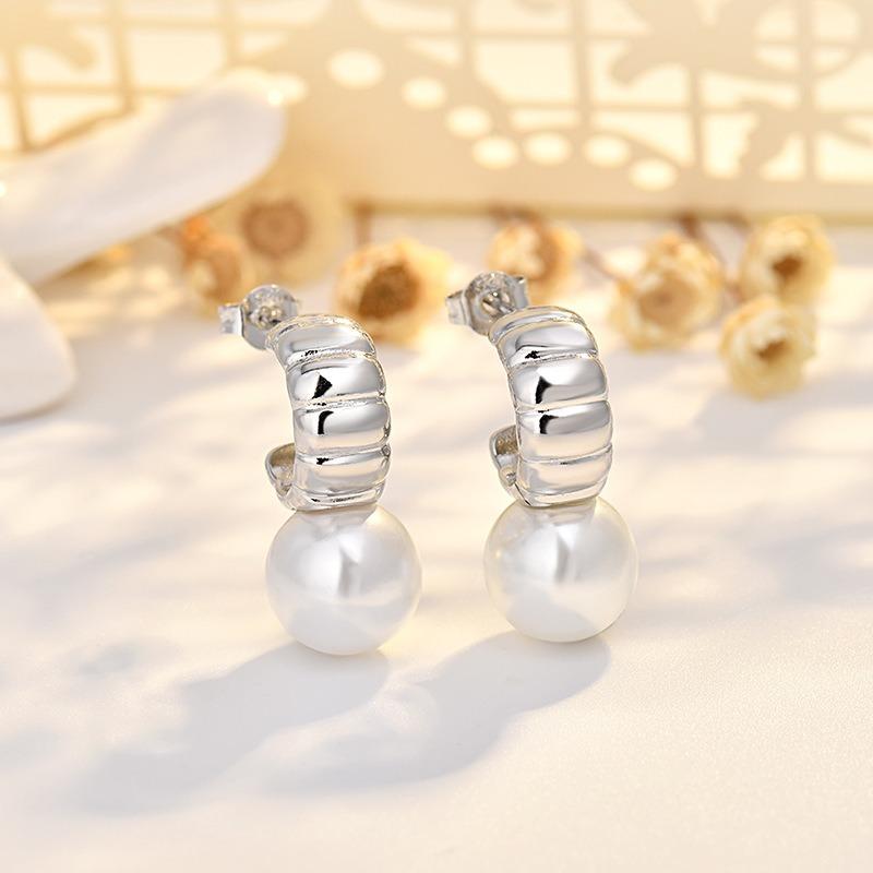 Hot New Product C-shaped Earrings Pins Cold Style High-end Temperament Pearl Earrings for Women