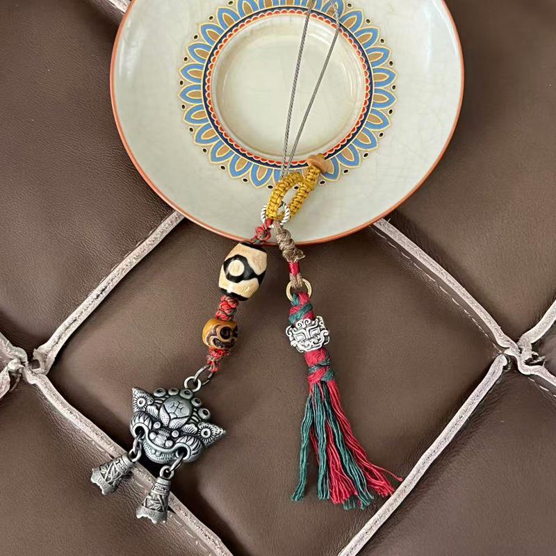 Тибетский стиль кулон из кости яка Дзи - Игривый мобильный брелок с серебряными элементами 251201