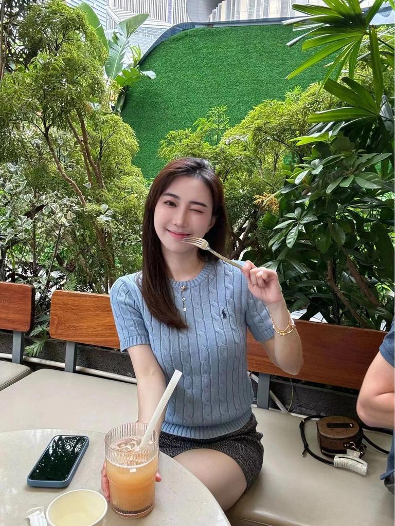 Ralph Lauren Classic Cable Knit Cotton T-shirt with Small Pony Logo, Round Neck, Short Sleeve Pullover.