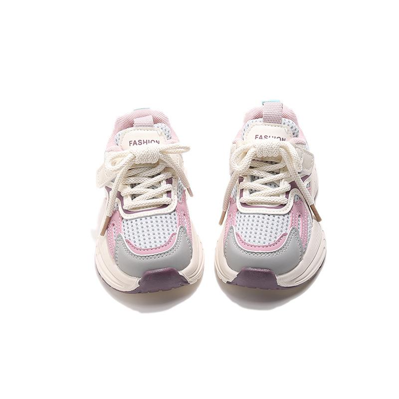 2025 fashion trend of children's running shoes with laces and soft soles