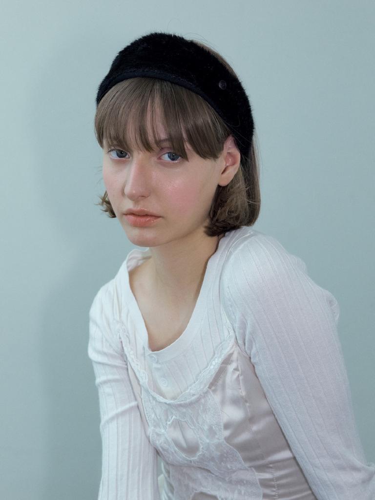 Poejidam Cloud Fur Hair Band In Black