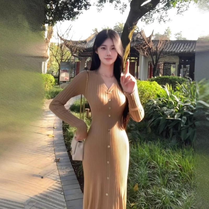 High-end V-neck Long-sleeved Knitted Dress, Spring Body Temperament, Celebrity Waist Bottom Hip Skirt