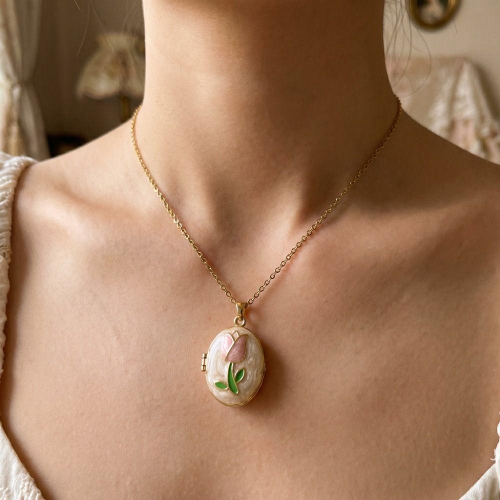 Titanium Steel Photo Locket Pendant Necklace Opening and Closing Lid Gold Clavicle Chain  Girl