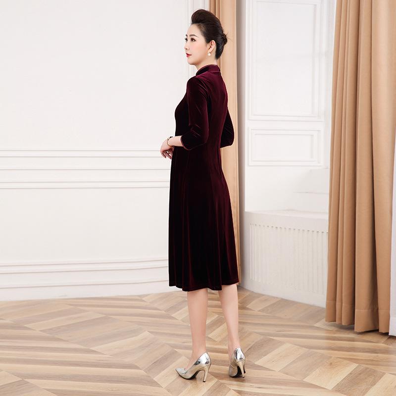 Elegant Hand-Painted Retro Cheongsam Dress: Fashionable, Comfortable, Breathable, Slim-Fit with Stand-Up Collar for Mothers.
