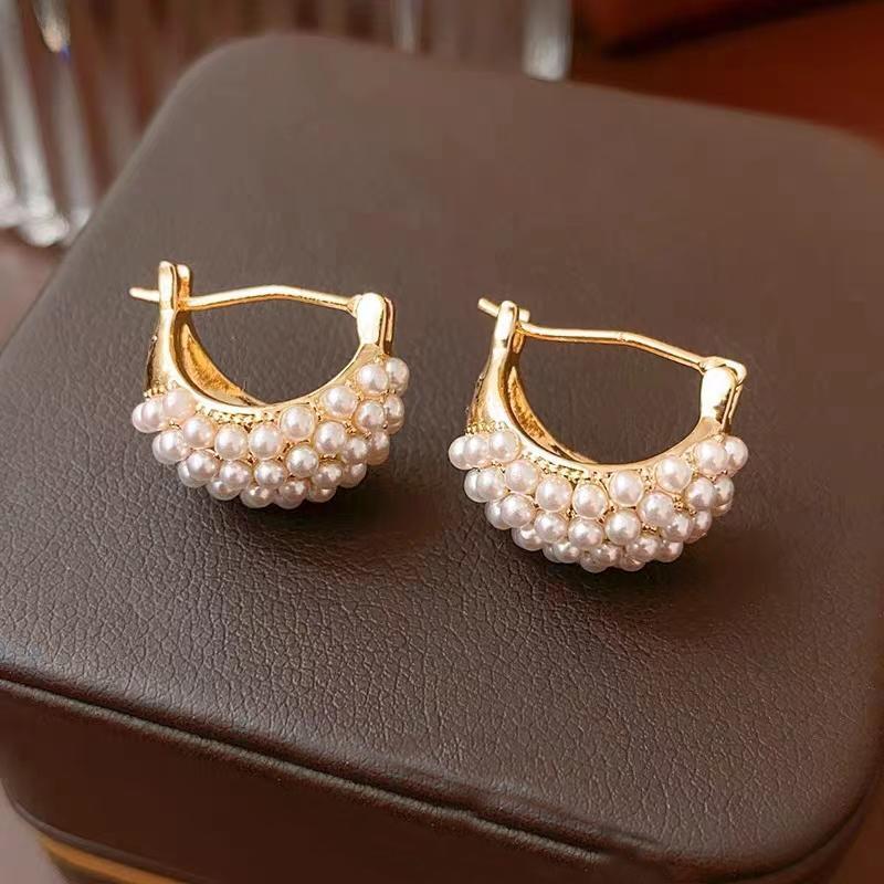 2023 Trendy French Pearl Earrings - Retro High-Class Ear Cuffs with Niche Design and Light Luxury Appeal золотой