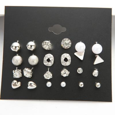 Europäisches und Amerikanisches Metall-Ohrring-Set, 12 Paar Quadratische Zirkonia-Ohrringe, Herzförmige Diamant-Ohrringe