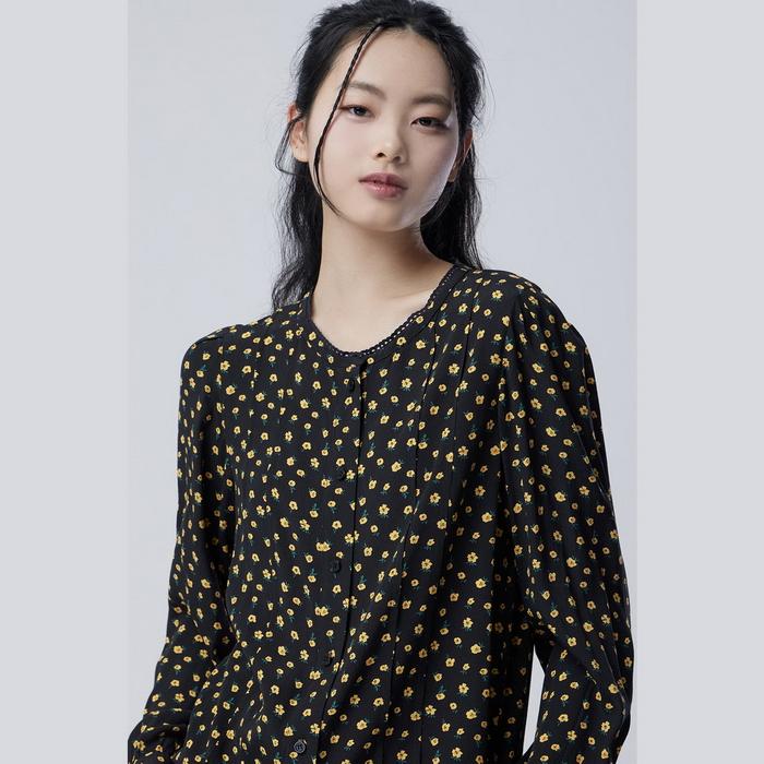 Benetong Flower Pattern Lace Blouse_Bable1631Bk