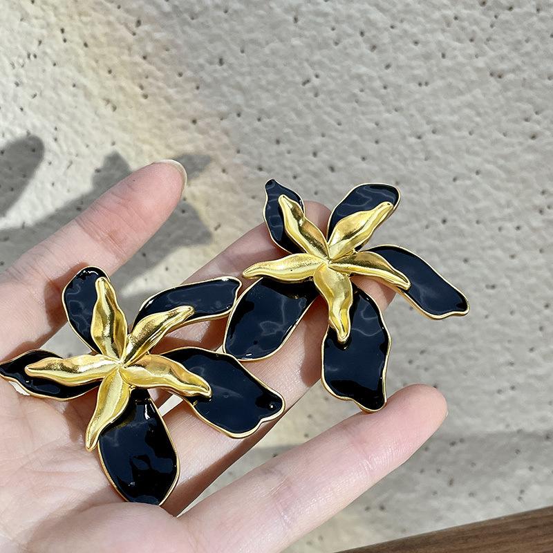 Silver Needle Cross-Border Tassel Earrings: Women's Versatile, Stylish Studs with a Unique, Trendy Design.