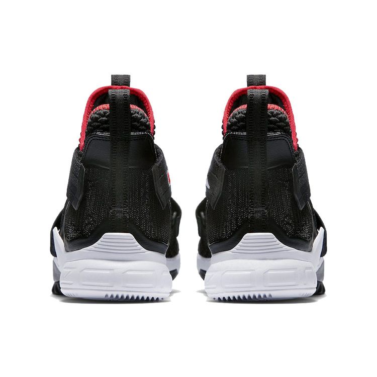 lebron soldier 12 bred