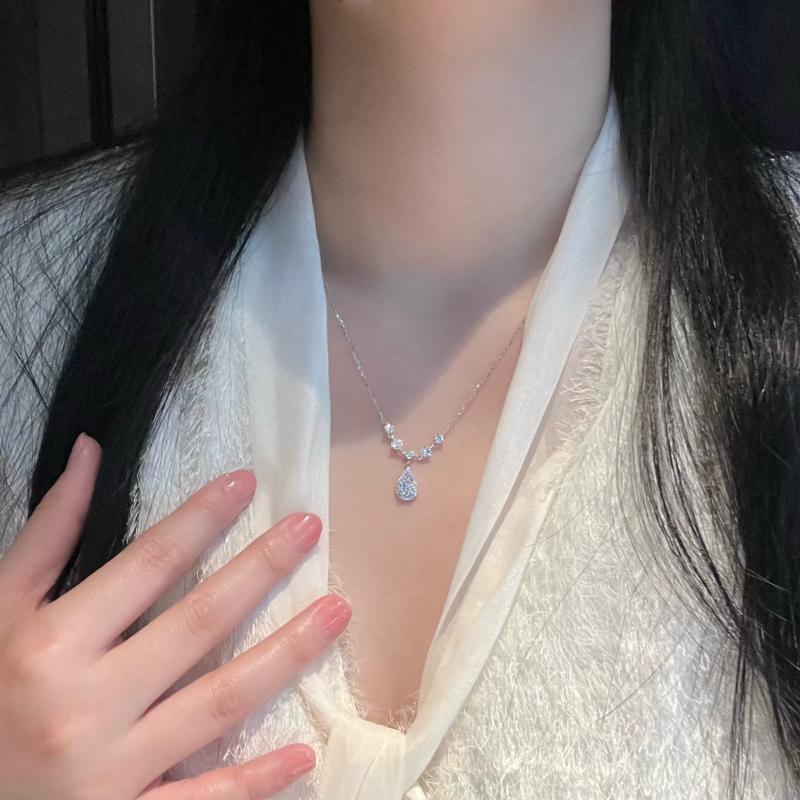 Серебряный кулон-капля с муассанитом S925 - Элегантный подарок в стиле легкой роскоши для нее 925 Silver