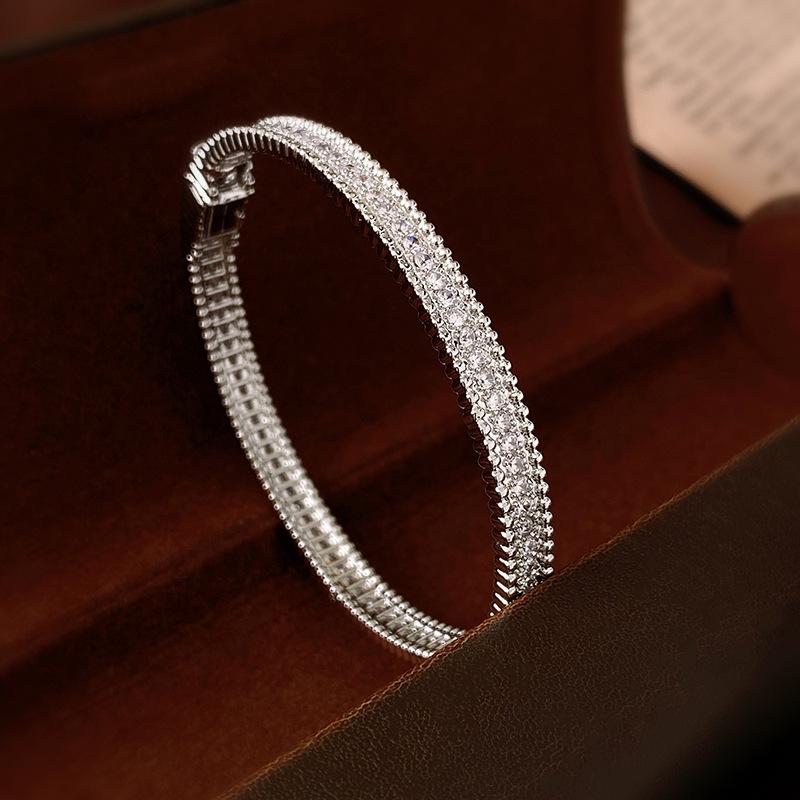 Zircon Diamond-Set Grid Bracelet: Elegant, Luxurious Niche Design for Women