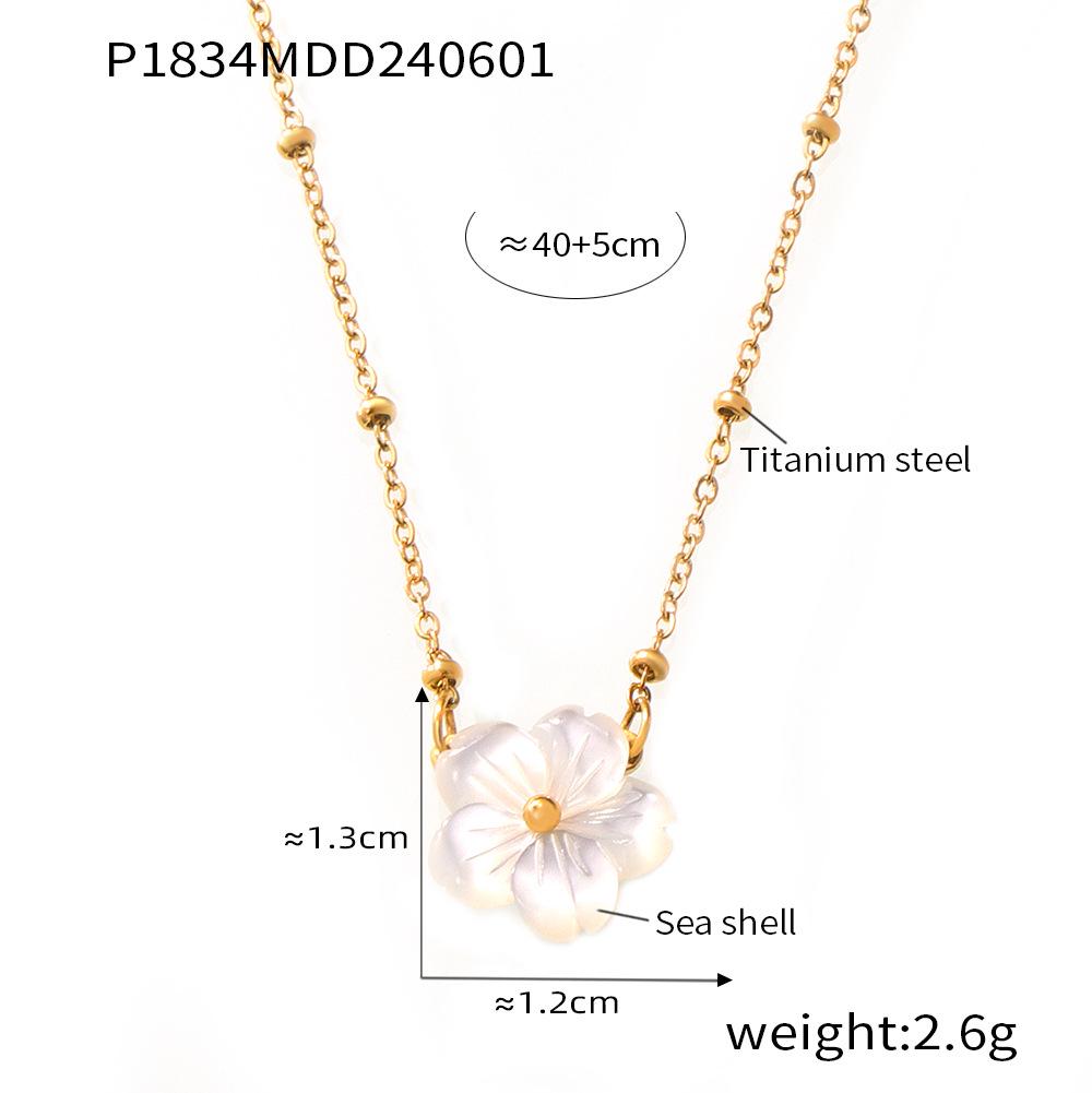 INS Style Peach Blossom Necklace: 18K Gold, Titanium Steel, Elegant Clavicle Chain, Light Luxury Jewelry.