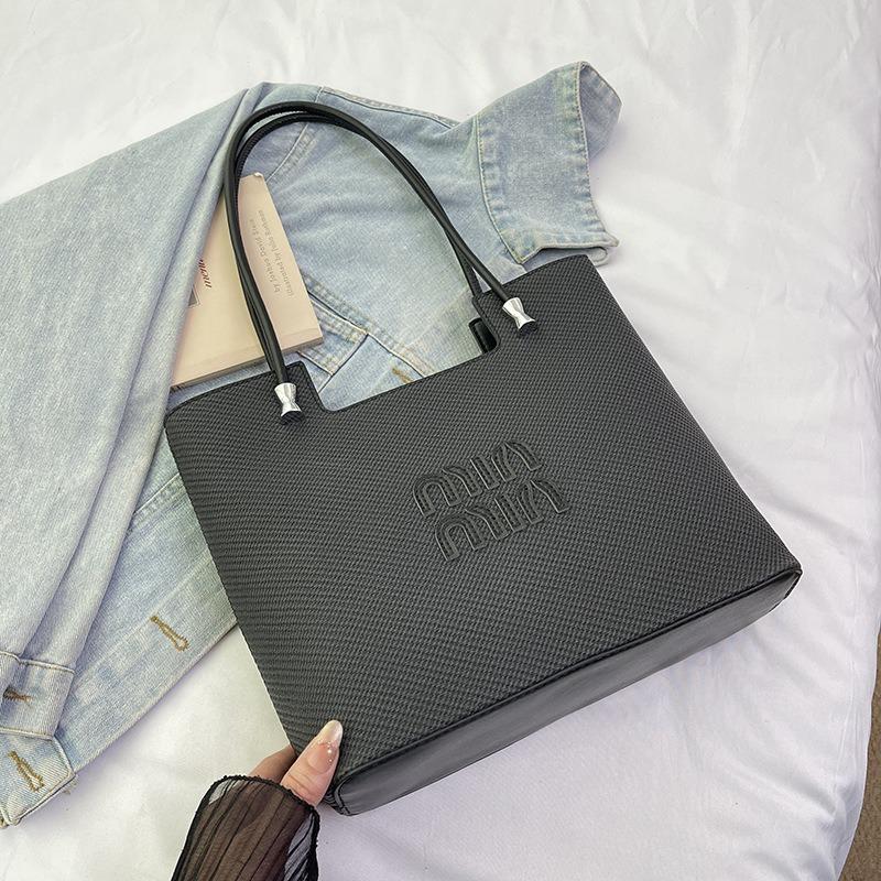 

Underarm women s trend large-capacity shoulder bag spring and summer new niche fashion simple tote bag чёрный