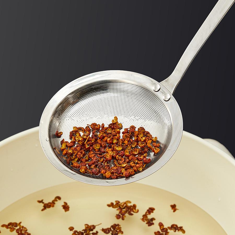 Long Handle Skimmer Spoon 304 Stainless Steel Fine Mesh Residue Strainer Spoon Large Slotted Spoon Colander Kitchen Utensils