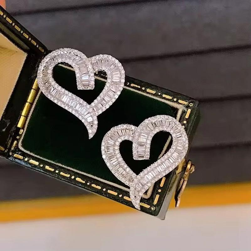 

Love Heart-Shaped Light Luxury Stud Earrings For Women, Princess Elegant Lady Jewelry Hollowed Out