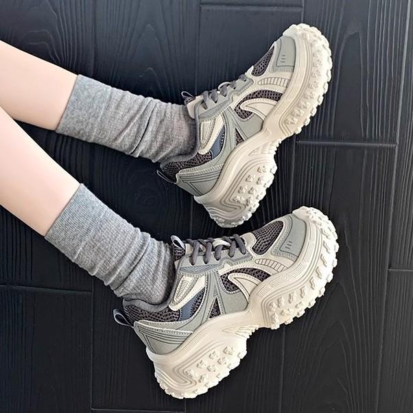 2025 spring new thick-soled heightened lightweight dad shoes women's small and versatile casual sports shoes are popular