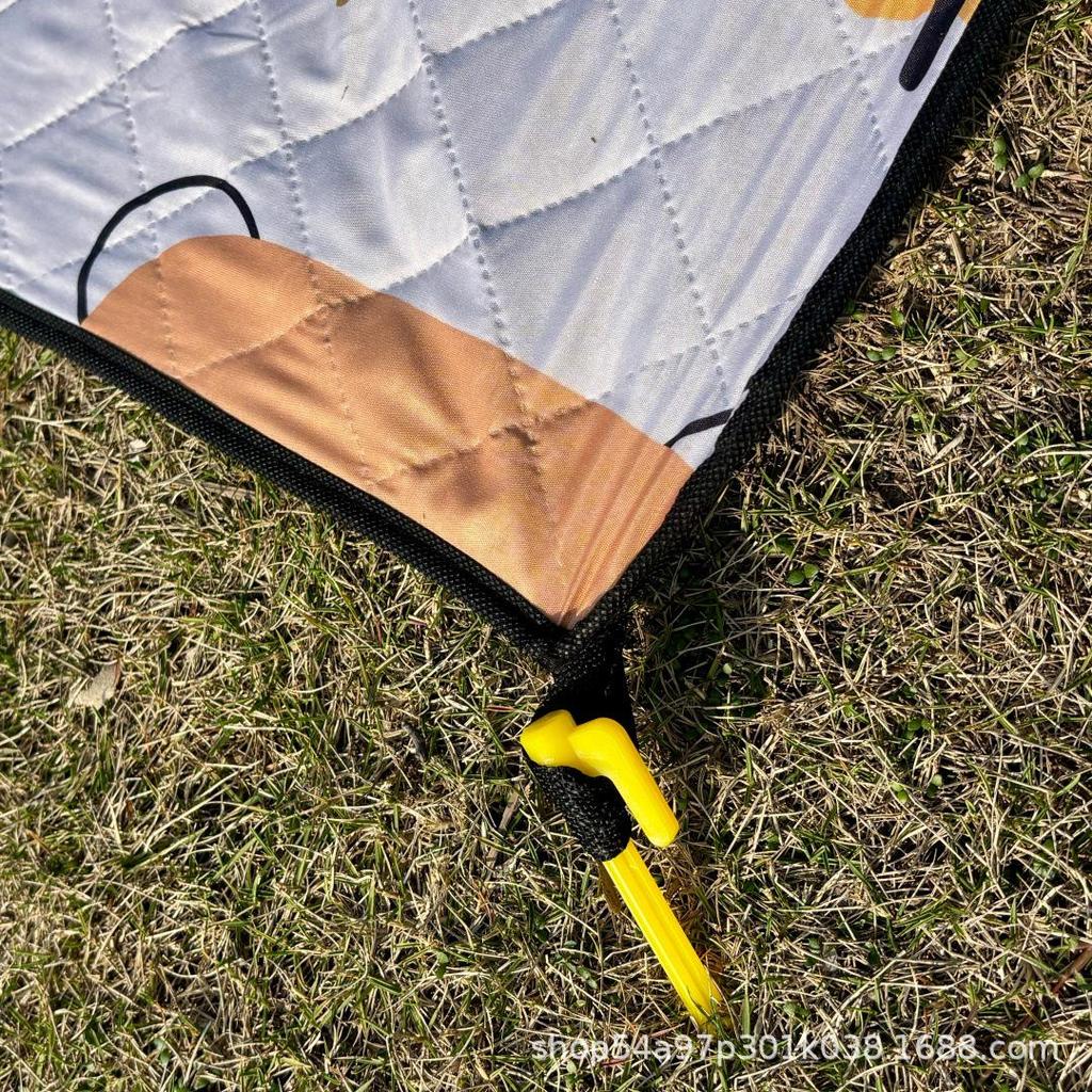 Tapis de pique-nique épaissi à ultrasons: Coussin d'extérieur résistant à l'humidité pour pelouse et camping avec piquets de sol