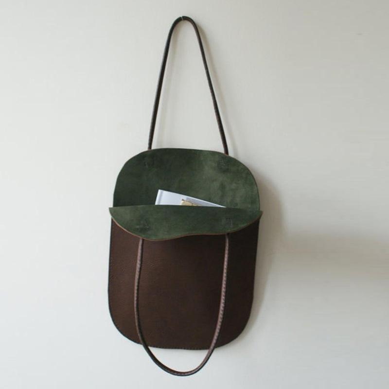 

Niche design mini mobile phone bag, soft vertical square shoulder bag, light hand-held women s bag, light square bag 26*1*38cm