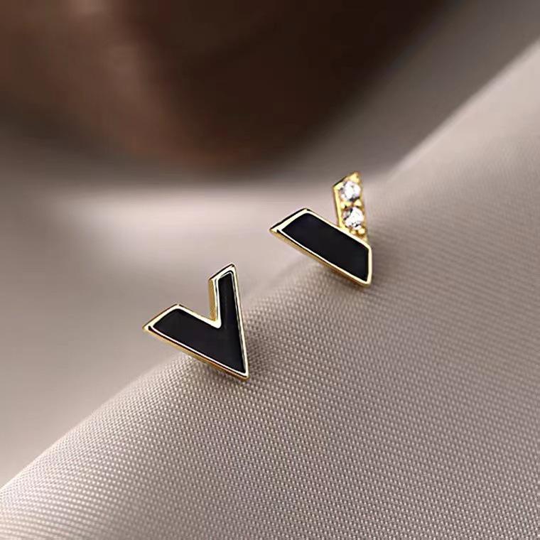V-Shaped Geometric Stud Earrings for Women - Simple, Cool, Stylish, Versatile Needle Earrings