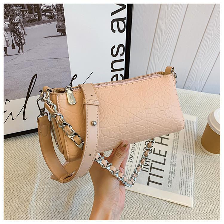 Stylish Urban Minimalist Pu Small Square Bag With Chain Detailing розовый