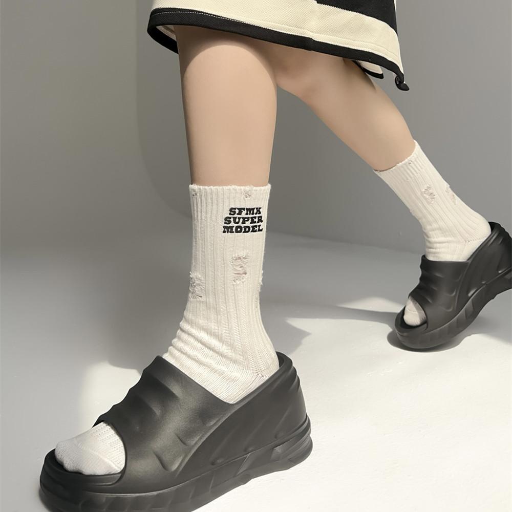 Lochsocken Englische Buchstabenstickerei Bettlersocken Streetstyle Kreativ Einfarbig Internet-Berühmtheit Mittellange Stapelsocken