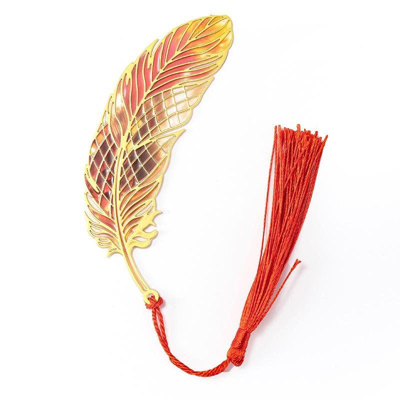 Vintage Feather Gold Stamped Metal Bookmark with Metal Chain Pendant Exquisite Bookmark Book Page Divider Office Stationery
