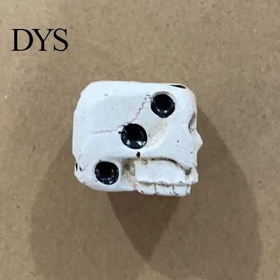 Handheld Lightweight Dice Skull for Adults, Gothic Resin Shaped Portable Running Groups 6 Sided Entertainment, Halloween Party Favors Matte