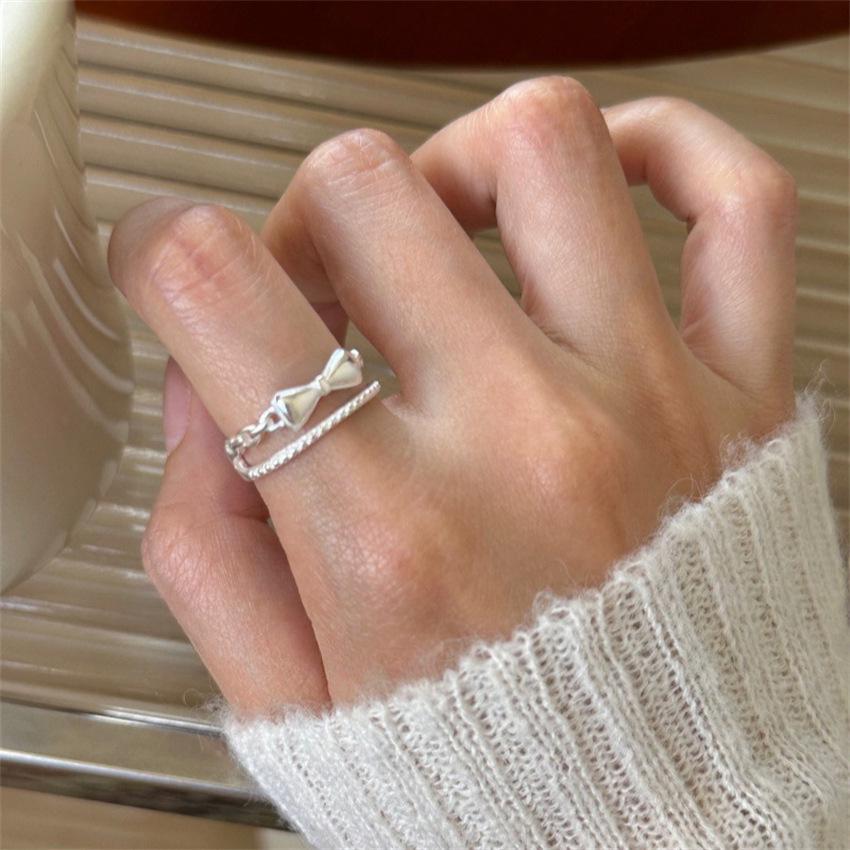 Elegant Black Agate Sterling Silver Women's Ring - Retro Design, Colorfast, Light Luxury Jewelry.