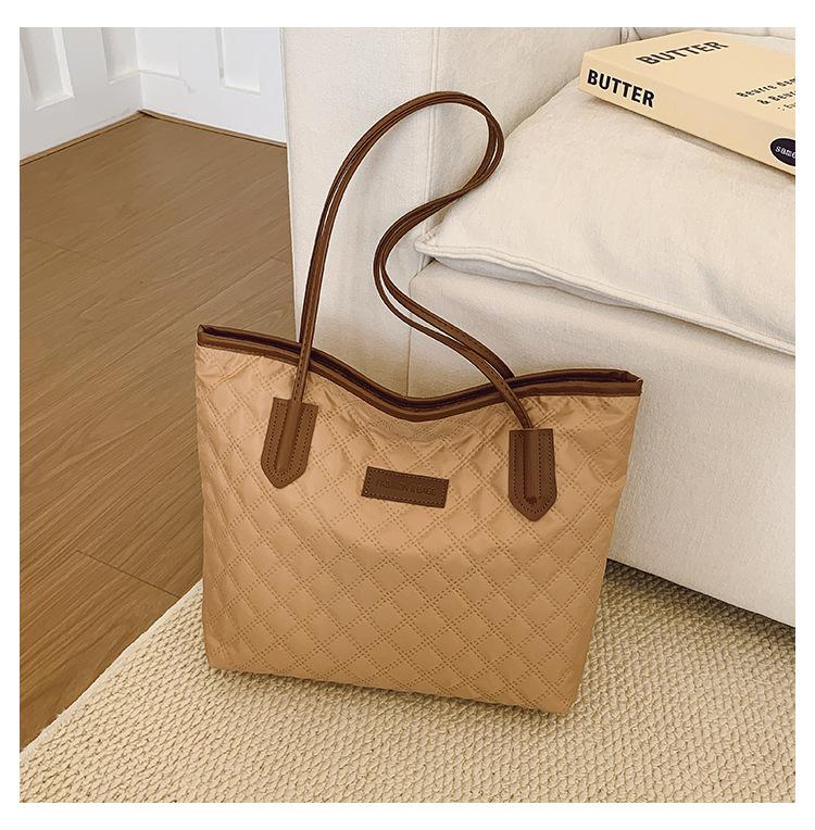 

Fashi Large Capacity Shoulder Bag Crossbody Tote Bag for Work Commute Casual Simple Style Simple and Versatile Storage Bags