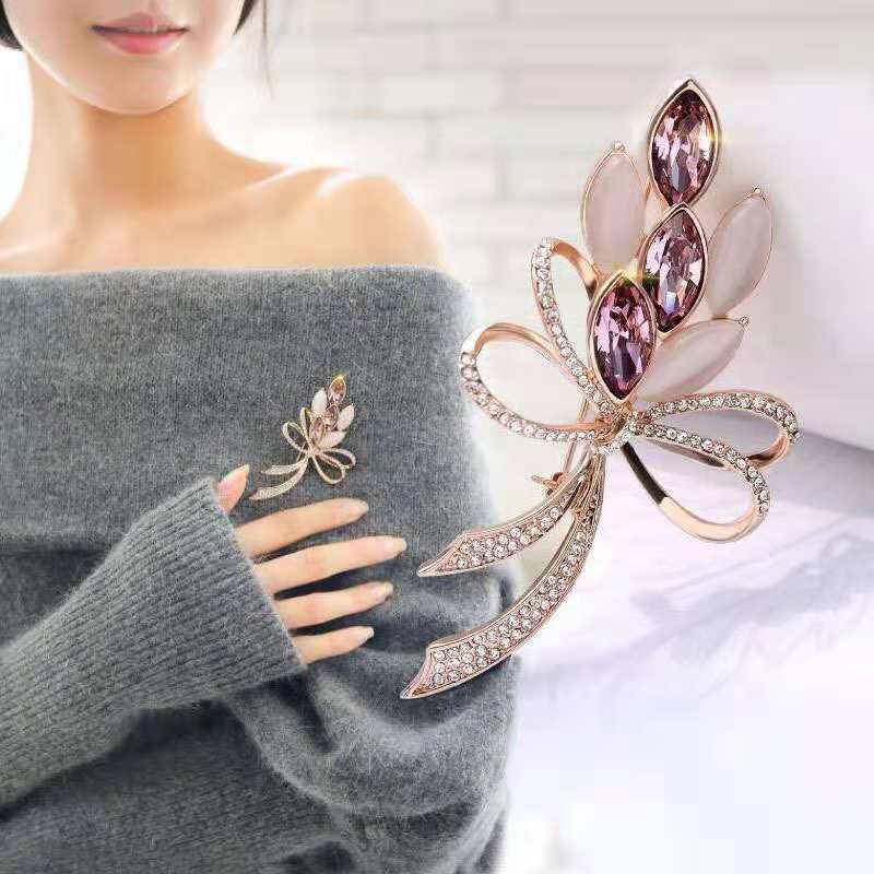 Elegant Luxury Brooch: Versatile and Exquisite Pin for Suit Jackets - Japanese and Korean Inspired Design