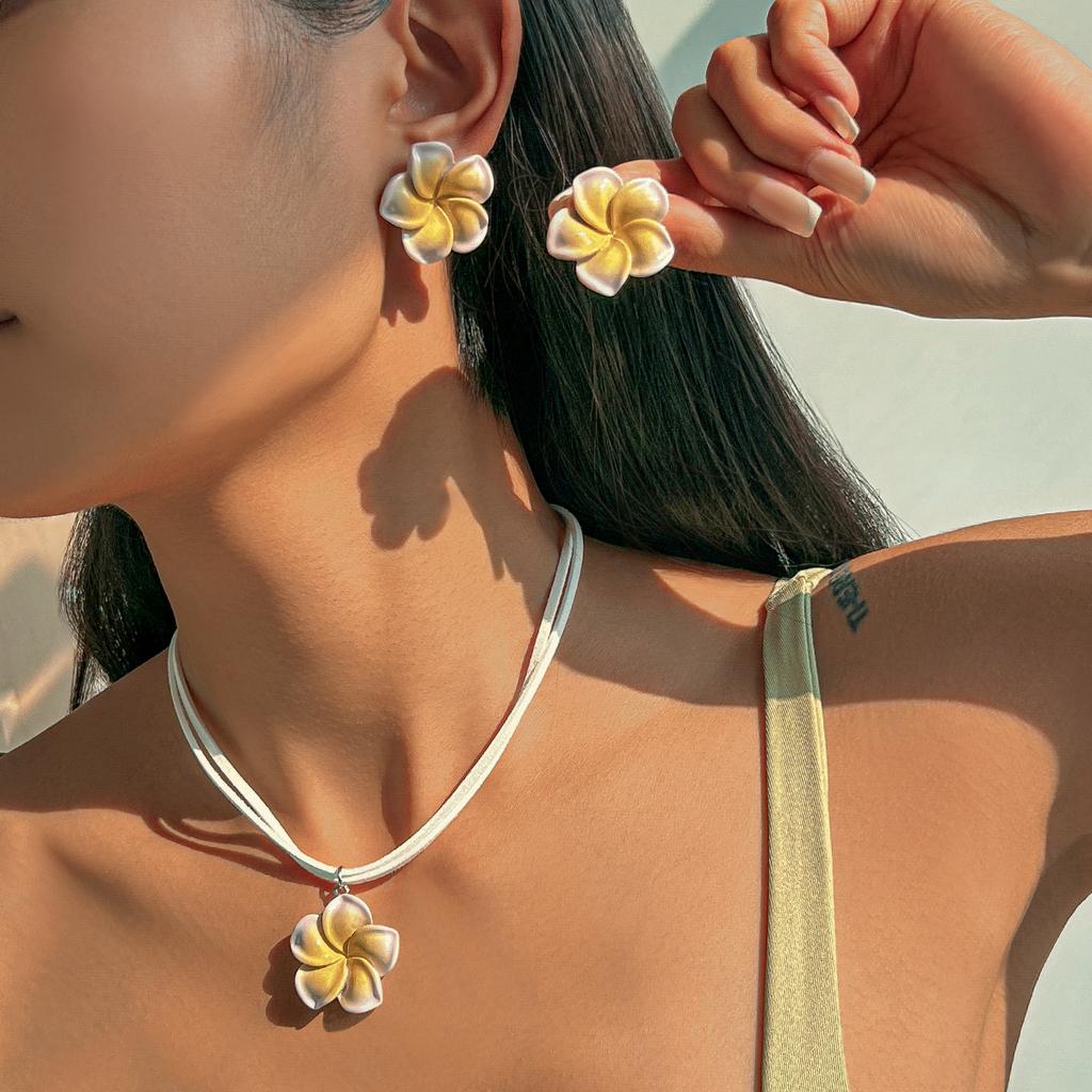 Simple Ins Wind Petal Pendant Necklace, Sweet Dopamine Color Flower Versatile Necklace Set