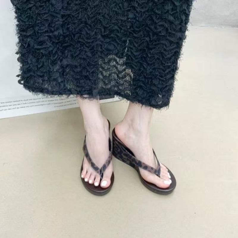 Fashion Summer New Style Summer Leopard Print Clip Toe Platform Wedges Women Slippers Fashion Thick Bottom High Heels Flip Flops Shoes
