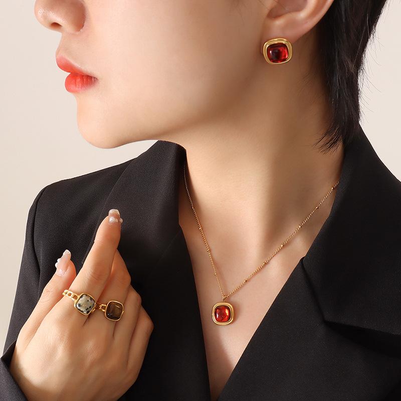 

Стильный натуральный хрустальный камень квадратный кулон ожерелье серьги, аксессуары титановая сталь позолоченный комплект ювелирных изделий