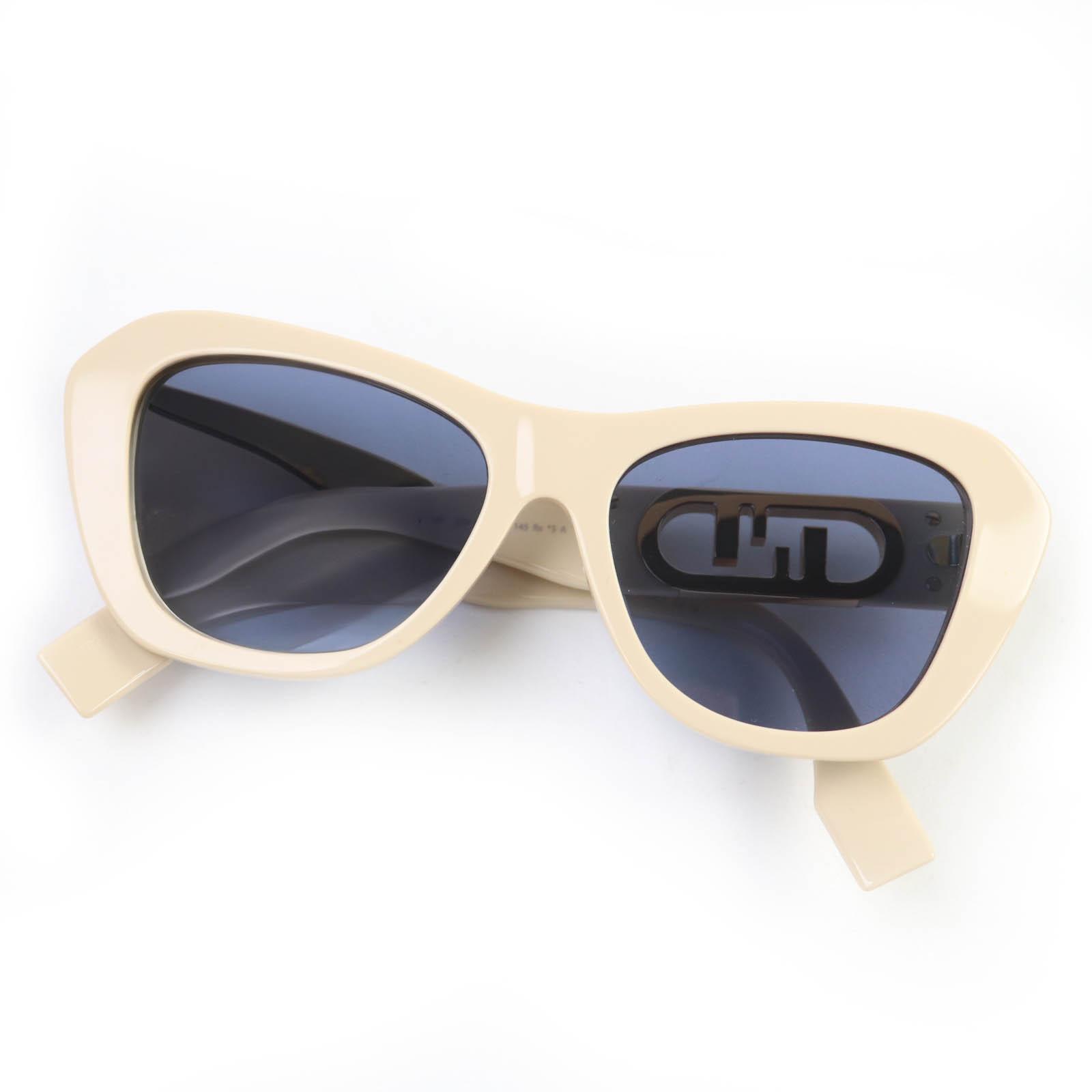 

Excellent FENDI sunglasses beige Women FE40064F Used