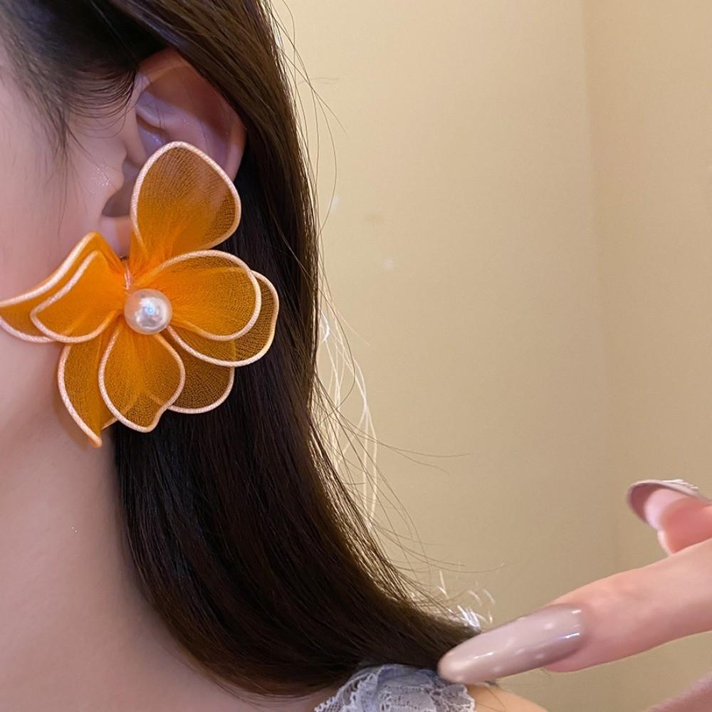 Big Floral Iron Mesh Flower Earrings Pearl Ladies Stud Earrings Women Floral Ear Studs Daily Wear