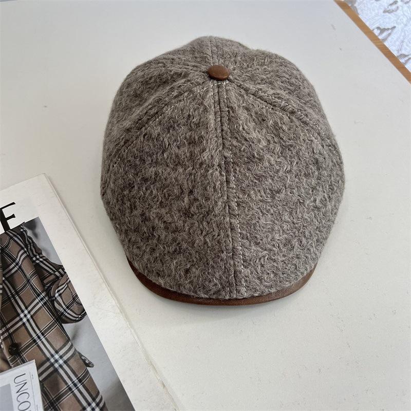 

Autumn and winter new niche wavy woolen advanced sense forward hat women s leather brim shows small face warm duck tongue M（56-58cm） хакі