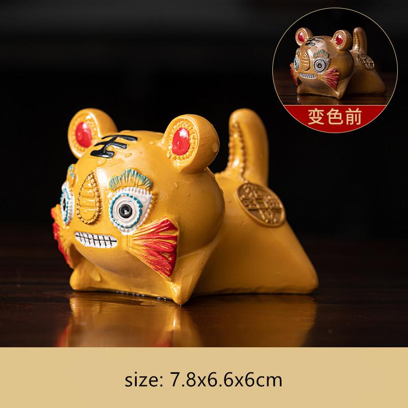 

Creative Resin Color Changing Tea Pet Lucky Tiger Statue Tea Figurine Ornaments Can Raise Tea Set Decoration Tabletop Crafts 7.8x6.6x6cm