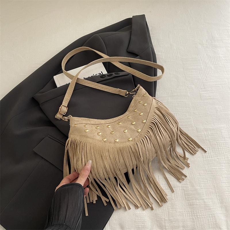 New new Maillard brown fringed bag autumn new bohemian retro versatile messenger dumpling bag