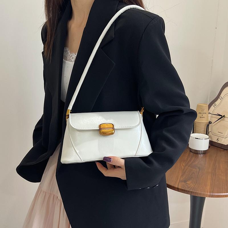 French niche underarm bag women's 2025 new shoulder bag, high-end versatile ins fashion popular baguette bag