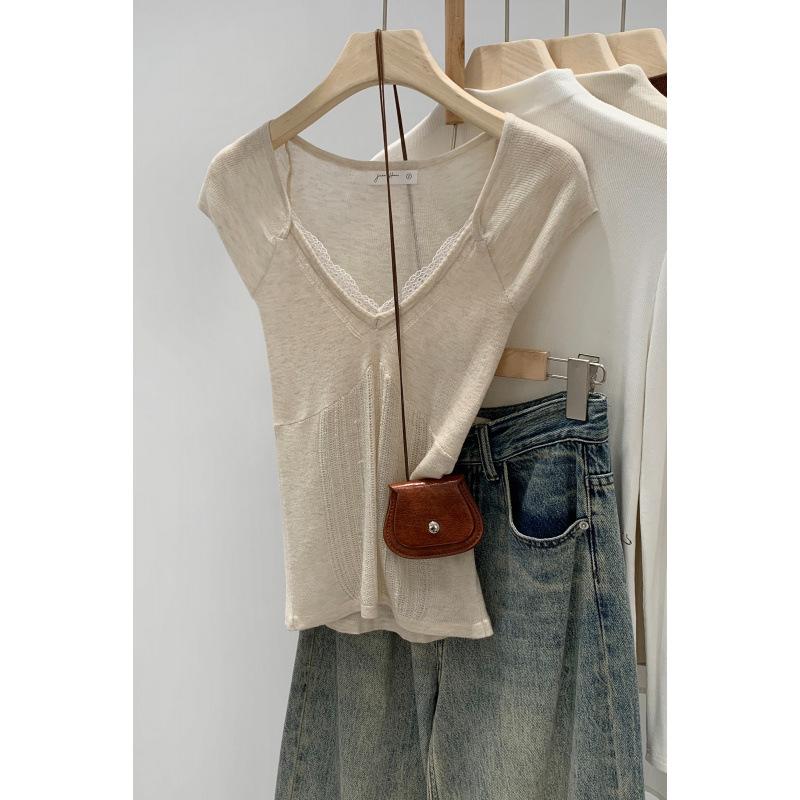 Korean Style Lace Trim V-Neck Sleeveless Slim-Fit Tank Top 2026