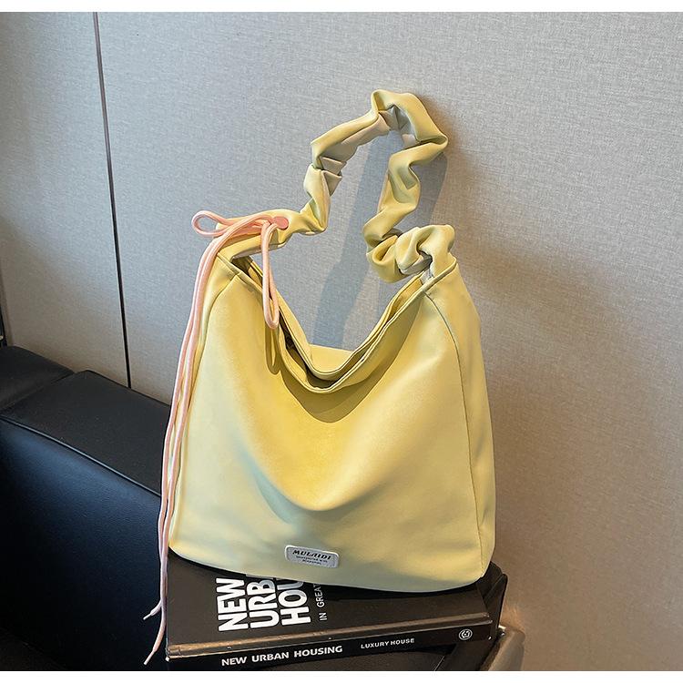 Nischen-Bonbonfarbe leichte plissierte Schultergurt-Tragetasche Damen Sommer neu große Kapazität Schulter Messenger Bag