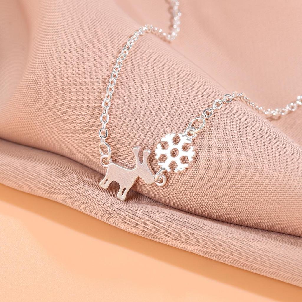 Trendy Japanese & Korean Style Snowflake Elk Necklace: Fashionable Mori Christmas Jewelry Gift for Women