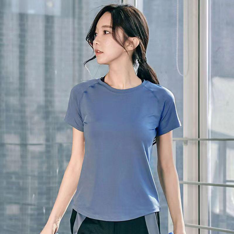 

«Женский быстросохнущий топ с короткими рукавами для йоги и бега — свободный, дышащий, большого размера, повседневная одежда для активного отдыха на весну/лето» L (111-123 lbs)