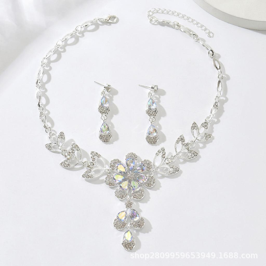 Stilvolles schwarzes Blumen-Fransen-Halsketten-Ohrring-Zweiteiler-Set, elegante und exquisite High-End-Accessoires