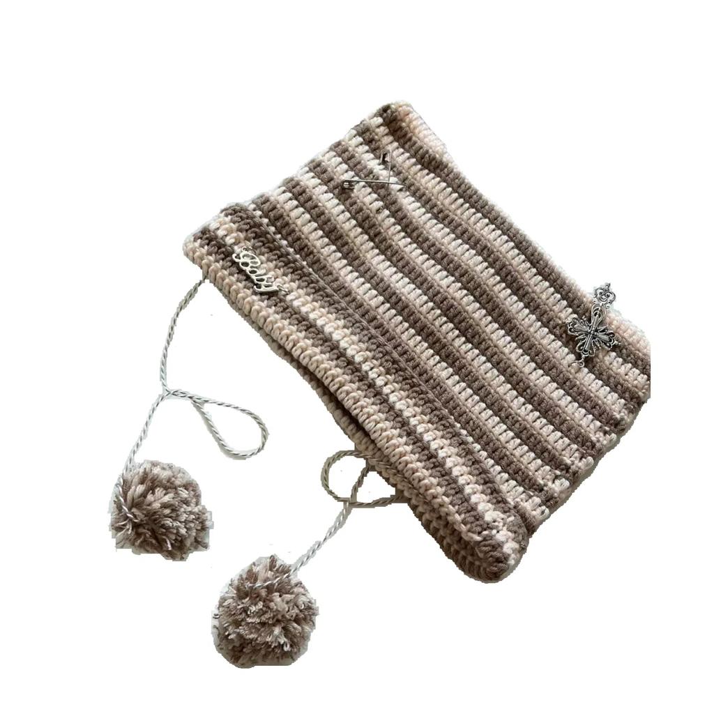 Teufelsgestreifte Strickmütze mit süßen Katzenohren und Kreuzverzierung für Frauen und Mädchen(54-56cm)