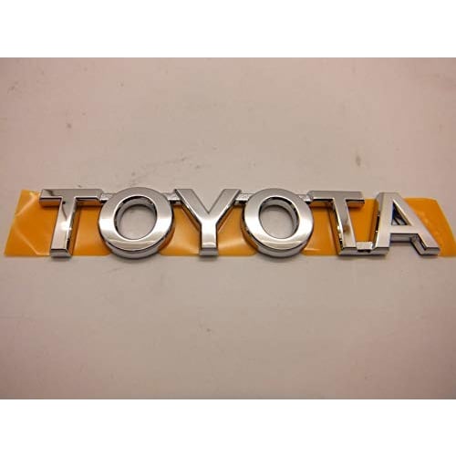 

Тойота ФДж Крузер (GSJ15) заднее название TOYOTA