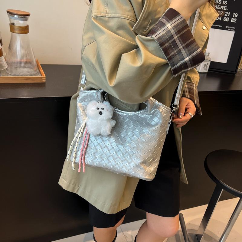 Korean Version Woven Handbag Bag Women's 2025 New Fashion Versatile Shoulder Messenger Bag Large-capacity Commuter Bucket Bag