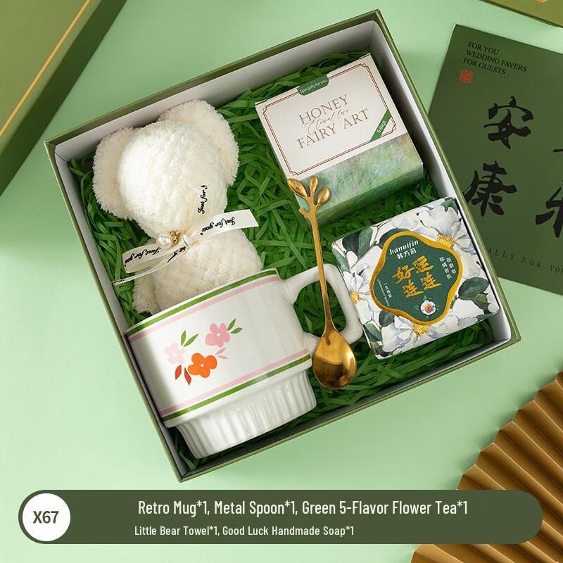 

Holiday Gift Set with Ceramic Mug and Essentials