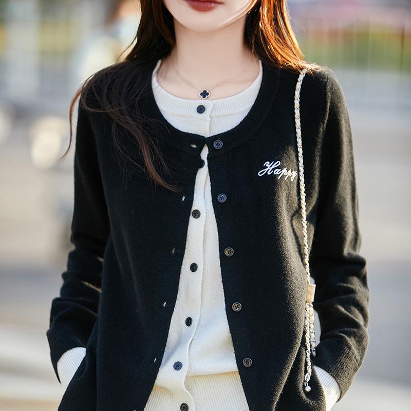 Double-Breasted Faux Two-Piece Cardigan: 2025 Autumn/Winter All-Wool Round Neck Button-Up with Letter Embroidery.